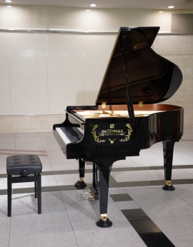 岡山市へ贈呈のストリートピアノ