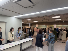 受付、誘導をする会員