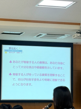 積極的に発表する生徒